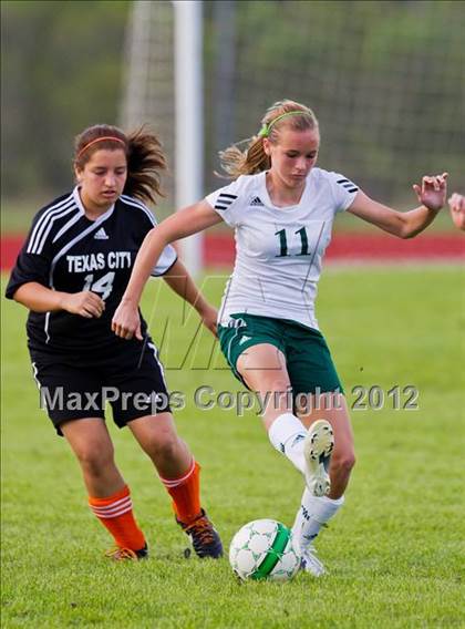 Thumbnail 1 in Santa Fe vs Texas City (Region III Sectional Playoff) photogallery.