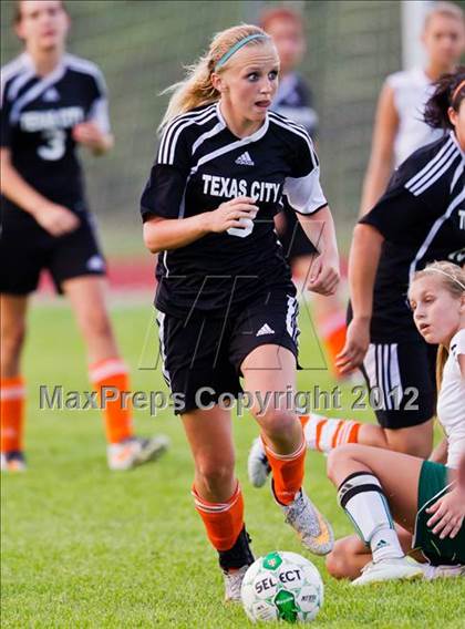 Thumbnail 2 in Santa Fe vs Texas City (Region III Sectional Playoff) photogallery.