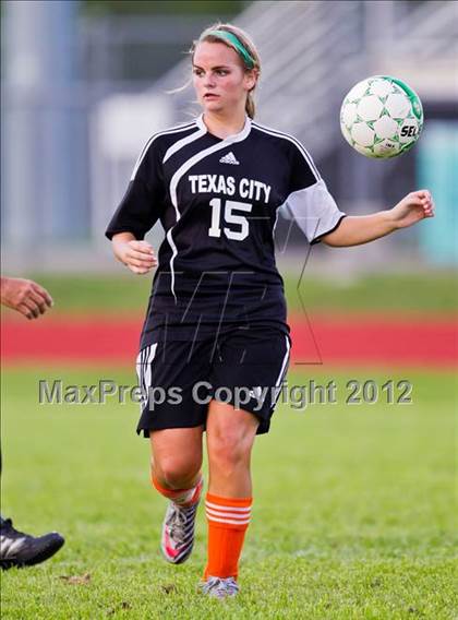 Thumbnail 2 in Santa Fe vs Texas City (Region III Sectional Playoff) photogallery.