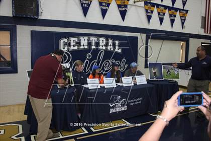 Thumbnail 3 in Central Catholic TOC Ceremony photogallery.