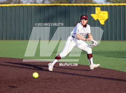 Thumbnail 3 in Tivy @ Dripping Springs photogallery.