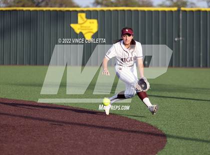 Thumbnail 1 in Tivy @ Dripping Springs photogallery.