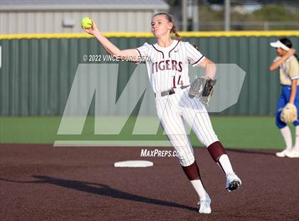 Thumbnail 3 in Tivy @ Dripping Springs photogallery.