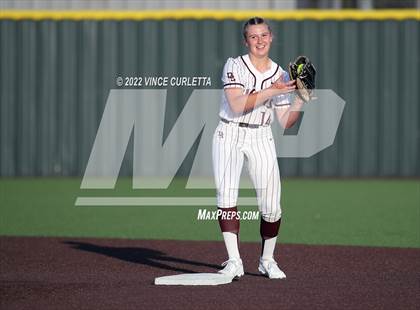 Thumbnail 2 in Tivy @ Dripping Springs photogallery.