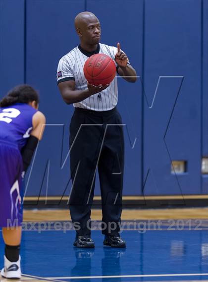 Thumbnail 1 in Warren vs. Holmes photogallery.
