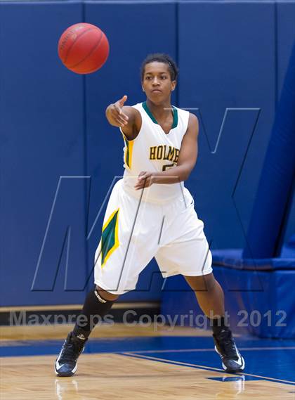 Thumbnail 2 in Warren vs. Holmes photogallery.