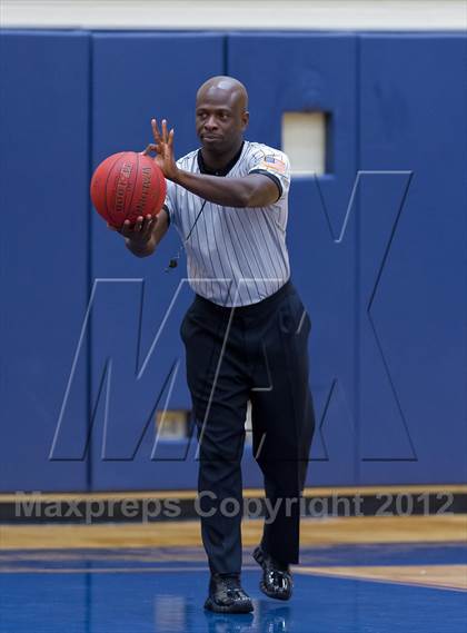 Thumbnail 3 in Warren vs. Holmes photogallery.