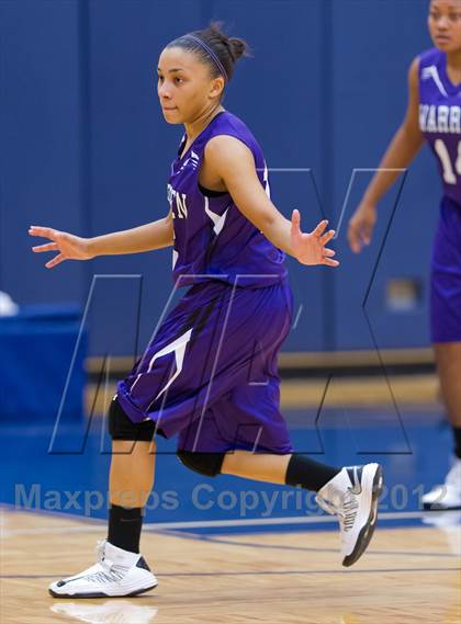 Thumbnail 3 in Warren vs. Holmes photogallery.