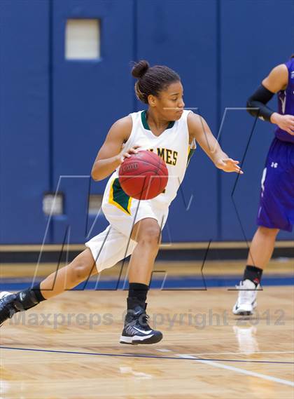 Thumbnail 1 in Warren vs. Holmes photogallery.