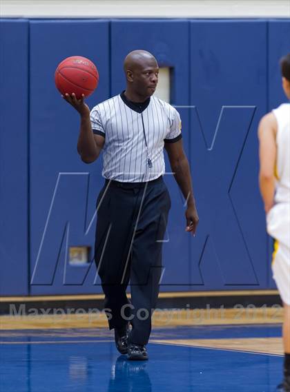 Thumbnail 1 in Warren vs. Holmes photogallery.