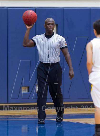 Thumbnail 2 in Warren vs. Holmes photogallery.