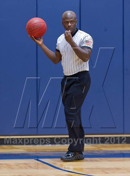 Thumbnail 3 in Warren vs. Holmes photogallery.