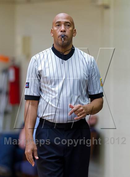 Thumbnail 3 in Warren vs. Holmes photogallery.