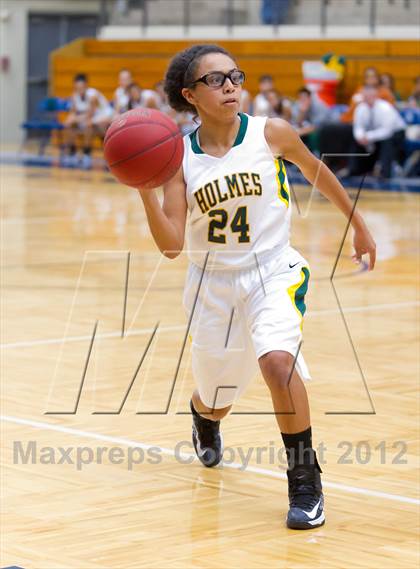 Thumbnail 2 in Warren vs. Holmes photogallery.