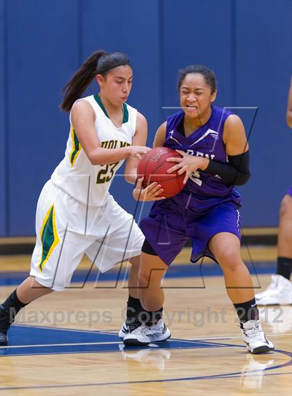 Thumbnail 1 in Warren vs. Holmes photogallery.
