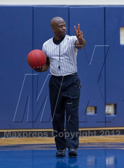 Thumbnail 1 in Warren vs. Holmes photogallery.
