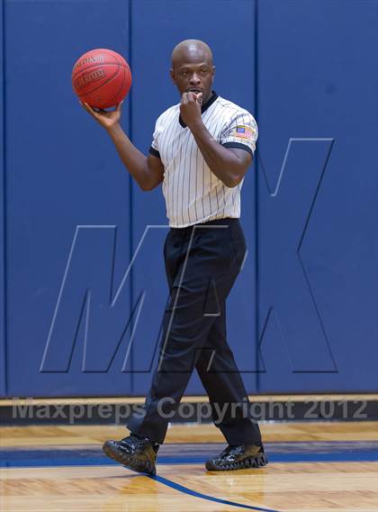Thumbnail 1 in Warren vs. Holmes photogallery.