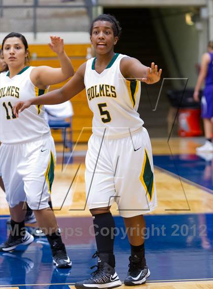 Thumbnail 1 in Warren vs. Holmes photogallery.