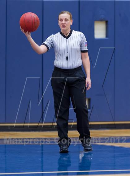 Thumbnail 2 in Warren vs. Holmes photogallery.