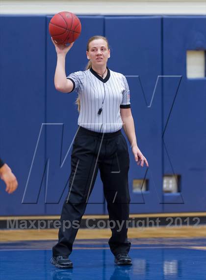 Thumbnail 2 in Warren vs. Holmes photogallery.