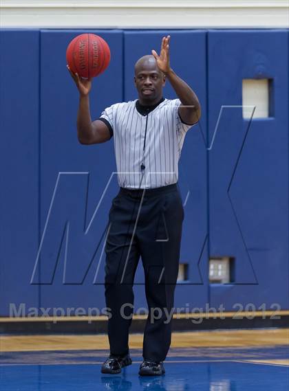 Thumbnail 2 in Warren vs. Holmes photogallery.