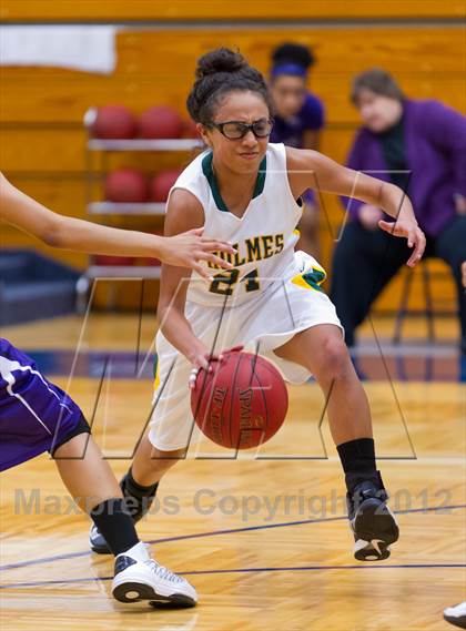 Thumbnail 1 in Warren vs. Holmes photogallery.