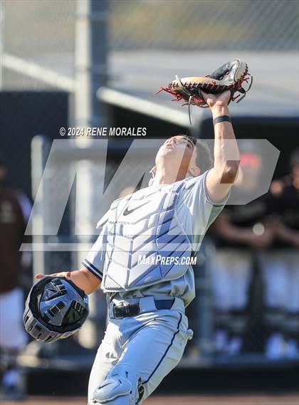 Thumbnail 1 in Loyola vs St Francis photogallery.