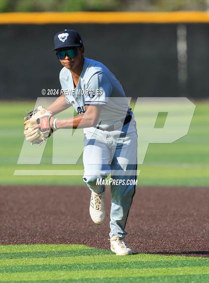 Thumbnail 3 in Loyola vs St Francis photogallery.