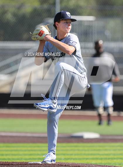 Thumbnail 2 in Loyola vs St Francis photogallery.