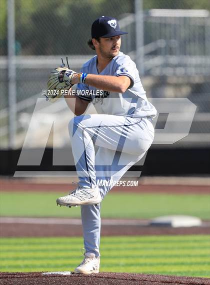 Thumbnail 2 in Loyola vs St Francis photogallery.