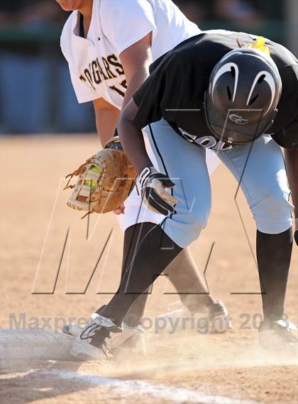 Thumbnail 3 in Carson vs. Kennedy (CIF LA City Section D1 Final) photogallery.