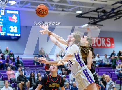 Thumbnail 3 in Lake Stevens vs. Newport - Bellevue (WIAA 4A District 1/2) photogallery.