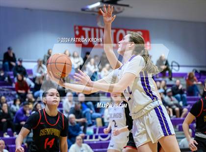 Thumbnail 2 in Lake Stevens vs. Newport - Bellevue (WIAA 4A District 1/2) photogallery.