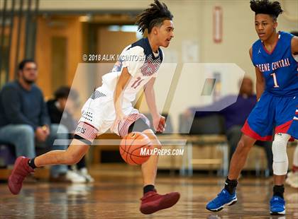 Thumbnail 3 in Greene Central vs. Downey Christian (John Wall Holiday Invitational) photogallery.