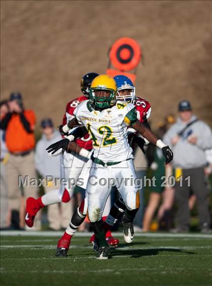 Thumbnail 1 in Shrine Bowl of the Carolinas (North Carolina vs. South Carolina) photogallery.