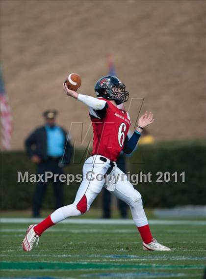 Thumbnail 2 in Shrine Bowl of the Carolinas (North Carolina vs. South Carolina) photogallery.