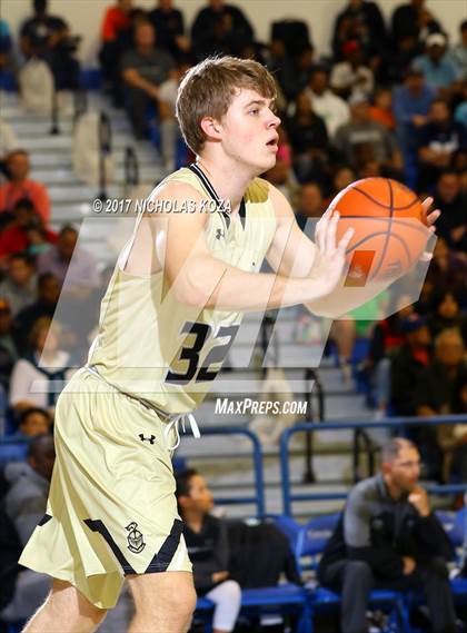Thumbnail 2 in Fairfax vs. Bishop Montgomery (Rolling Hills Prep State Preview) photogallery.