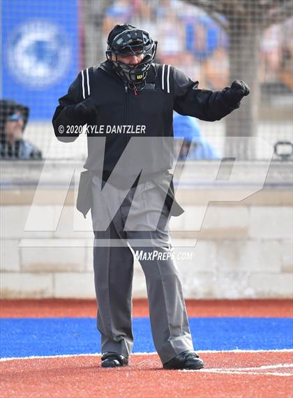 Thumbnail 1 in Nolan Catholic vs Dallas Christian (Texas Private School Classic) photogallery.