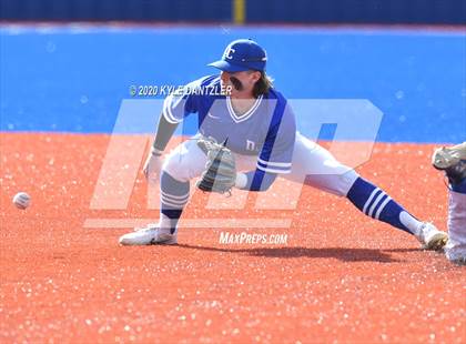 Thumbnail 2 in Nolan Catholic vs Dallas Christian (Texas Private School Classic) photogallery.