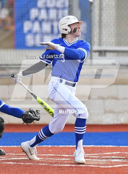 Thumbnail 2 in Nolan Catholic vs Dallas Christian (Texas Private School Classic) photogallery.