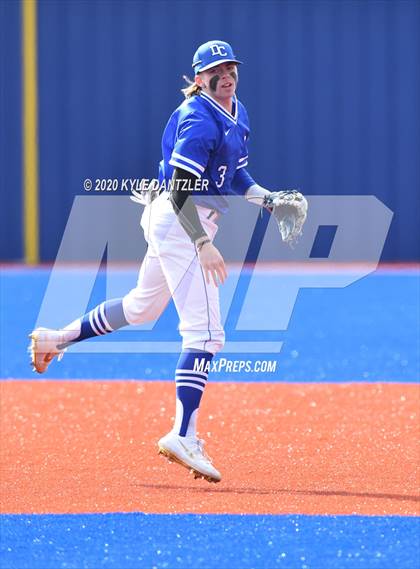 Thumbnail 2 in Nolan Catholic vs Dallas Christian (Texas Private School Classic) photogallery.