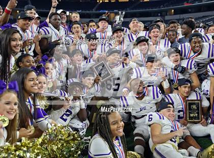 Thumbnail 2 in Gruver vs. Mart (UIL 2A Division 2 Championship) photogallery.