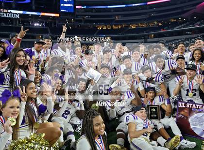 Thumbnail 2 in Gruver vs. Mart (UIL 2A Division 2 Championship) photogallery.