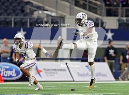 Thumbnail 2 in Gruver vs. Mart (UIL 2A Division 2 Championship) photogallery.