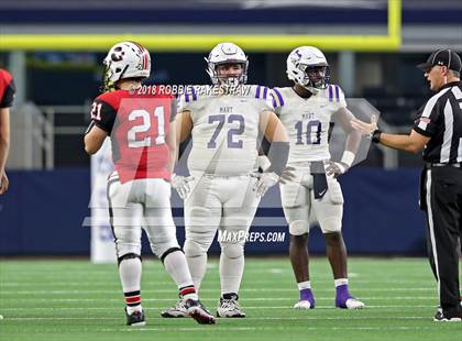 Thumbnail 3 in Gruver vs. Mart (UIL 2A Division 2 Championship) photogallery.