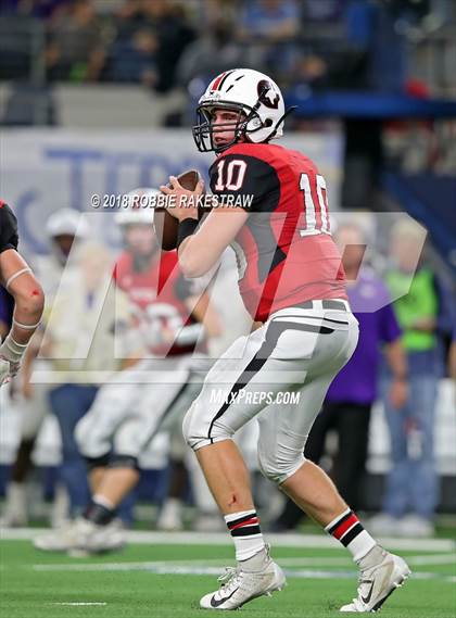 Thumbnail 2 in Gruver vs. Mart (UIL 2A Division 2 Championship) photogallery.