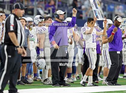 Thumbnail 2 in Gruver vs. Mart (UIL 2A Division 2 Championship) photogallery.