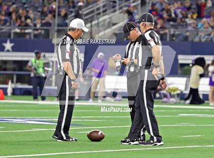 Thumbnail 2 in Gruver vs. Mart (UIL 2A Division 2 Championship) photogallery.