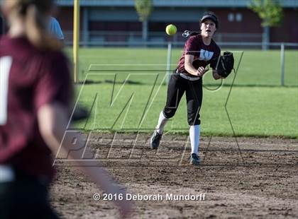 Thumbnail 1 in Sheldon @ Willamette (Game 2) photogallery.