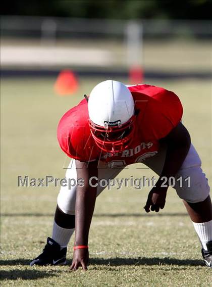 Thumbnail 2 in Goose Creek Memorial vs Barbers Hill photogallery.